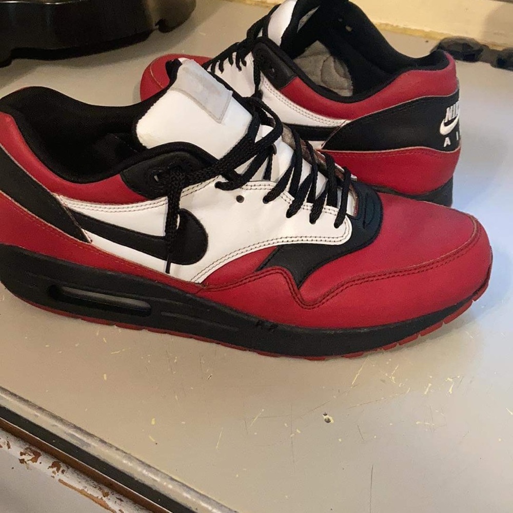 Size 10 air max Chicago bulls